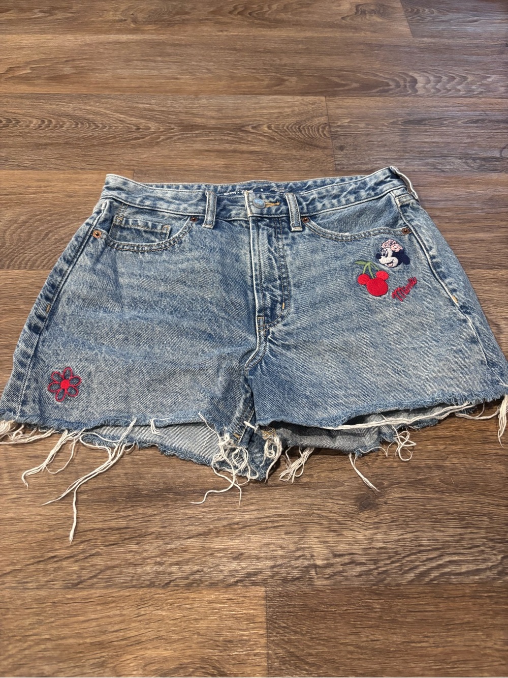 Old Navy x Disney Minnie Mouse Embroidered Denim Shorts Womens 6 Y2K Cutoff